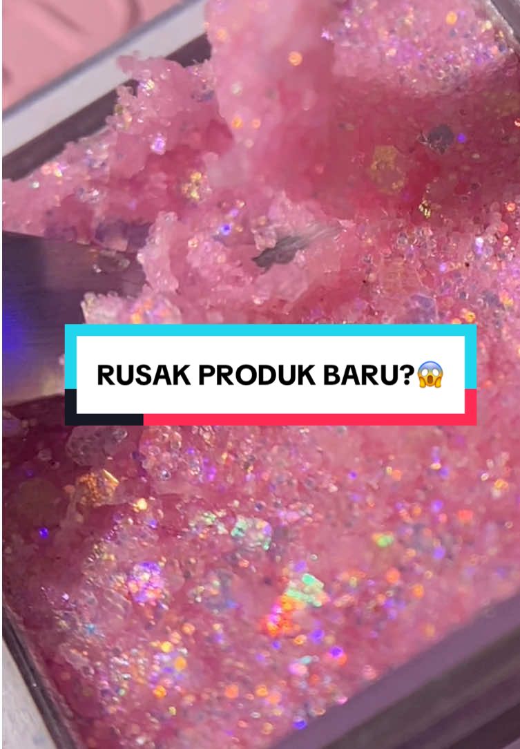 ADA YANG SUKA PUNYA PIKIRAN BUAT NGEHANCURIN PRODUK BARU JUGA GAK?🤔 EH BTW MENURUT KALIAN INI PRODUK APA YA?😍 #salsacosmetic #beautyiseasy #fyp #intrusivethoughts #newproduct #newlaunching 