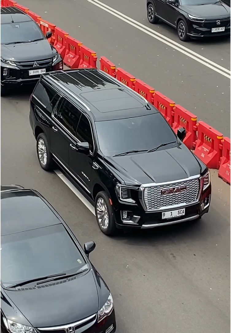 GMC Yukon Denali 🔥🤩🇺🇸🤑👑 #carspotting #exoticcars #carsoftiktok #cars #gmc #gmcyukon #gmcyukondenali #yukondenali 