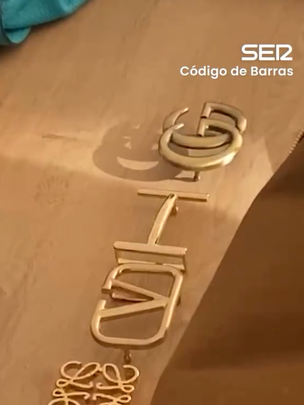 🛍️  ¿Qué hay detrás del negocio de las falsificaciones en España? 📹 Imágenes de Alexandra Furnea #CadenaSER #SERpodcast #Falsificaciones #PolicíaNacional #Economía #España #Reportajes #hacco #aliexpress #online #comprasonline #bolso #zapatillas