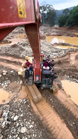 #hitachi #berandatiktok #tambangemas #masukberanda #operatormuda #fyppppppppppppppppppppppp #fypdong @sandy saputra. @bgrahman_012 @Queen Rasmi👑 