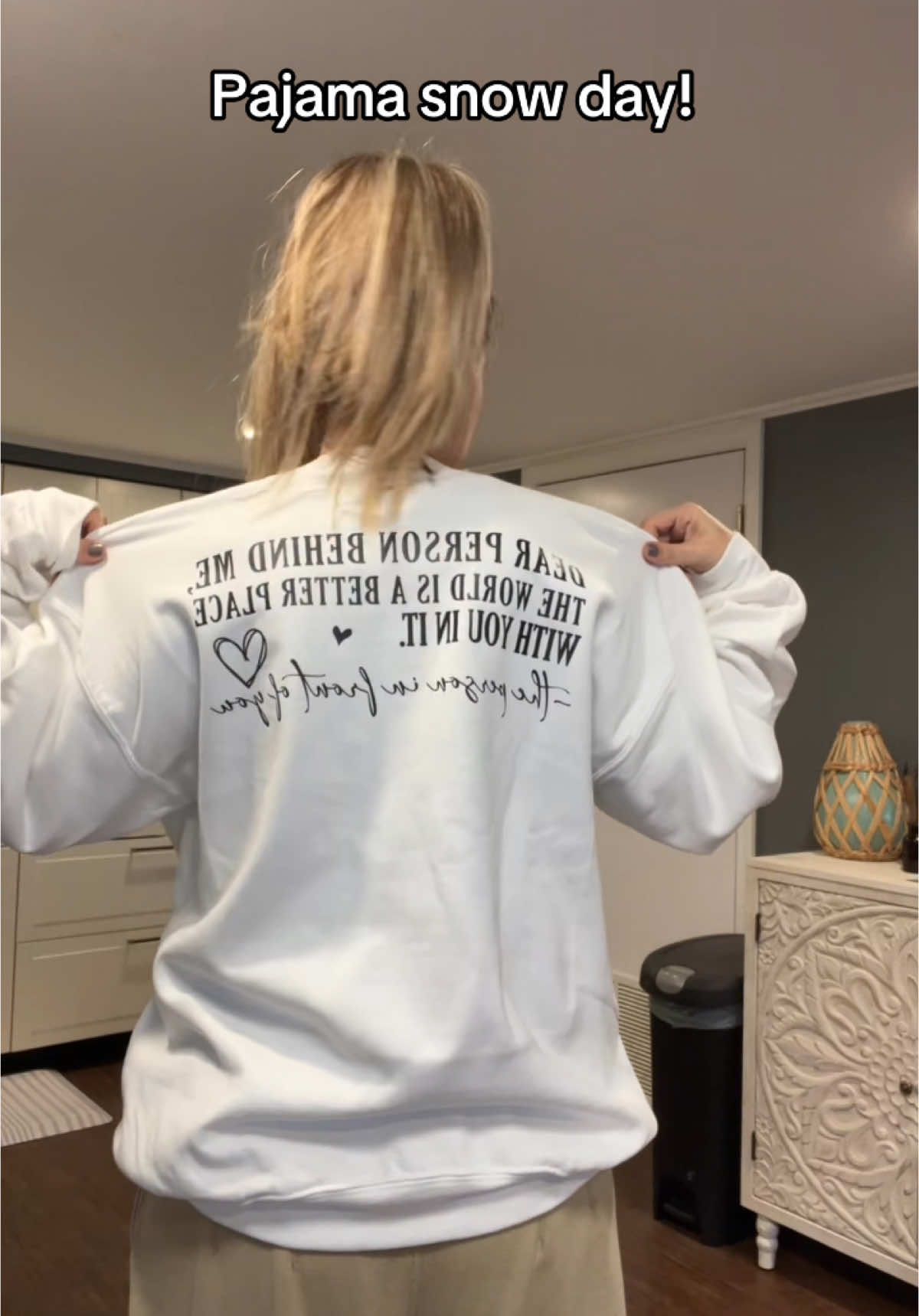 Happy Monday & Happy Snow Day to my fellow New Yorkers! Just put on such a comfy sweatshirt with the cutest message. 🥰 #sweatshirt #winter #bekind #dearpersonbehindme #youareenough #comfortable #loungewear 