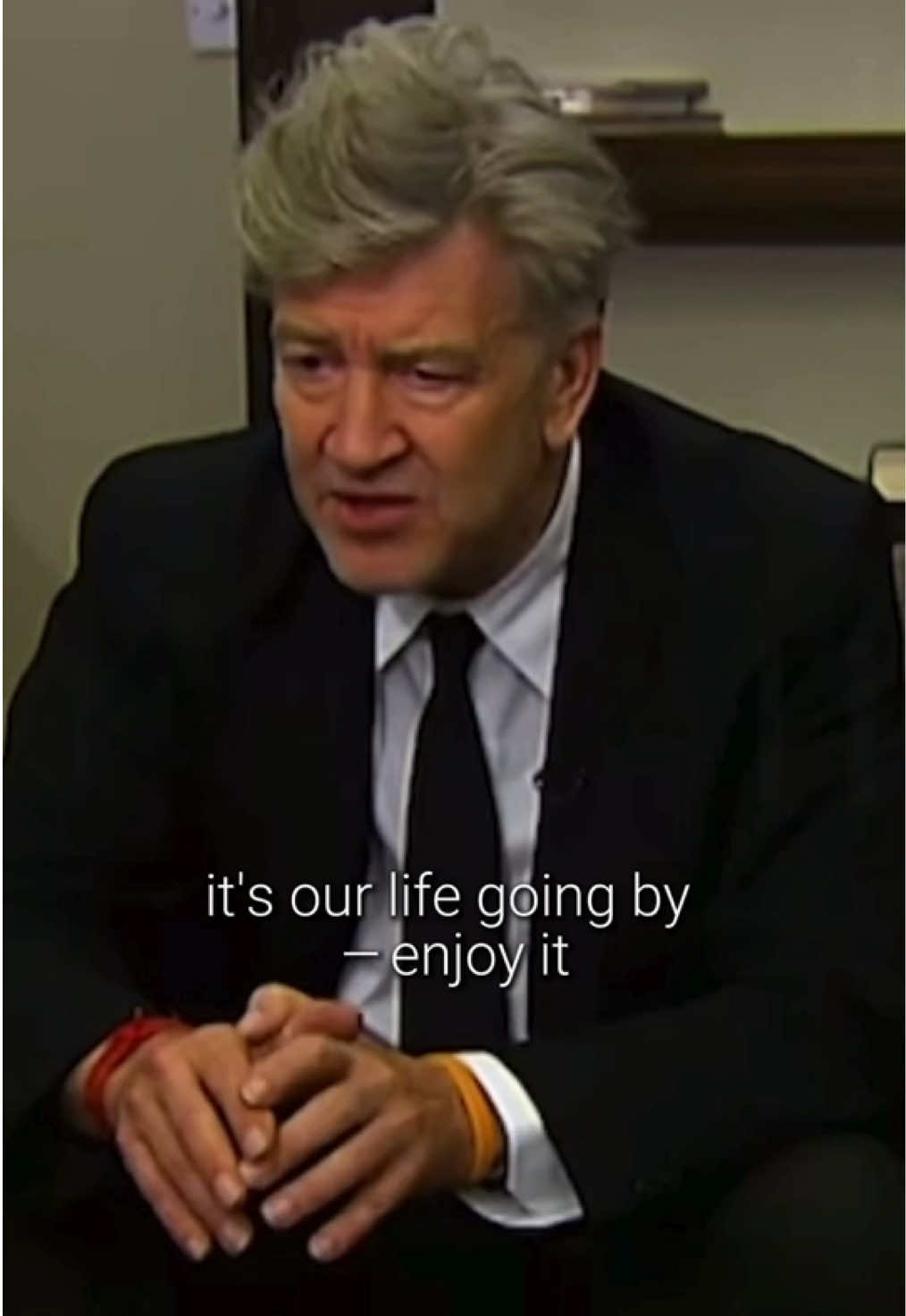 A worldwide group meditation has been organised by the children of the beloved David Lynch to celebrate and commemorate his life this evening at 8pm GMT. If you wish to join the group meditation online, please find the Zoom link in our bio. “Let us come together, wherever we are, to honor his legacy by spreading peace and love across the world. Please take this time to meditate, reflect, and send positivity into the universe. Thank you for being part of this celebration of his life. Love, Jennifer, Austin, Riley and Lula Lynch“ 🙏❤️ #meditation #transcendentalmeditation #davidlynch 