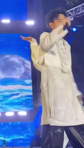 Tr ơi, anh oiiiiiiiii, ai chỉ anh vén áo dài cà hẩy z🤦‍♀️😂.  #hana #quanghungmasterd💙🦌 