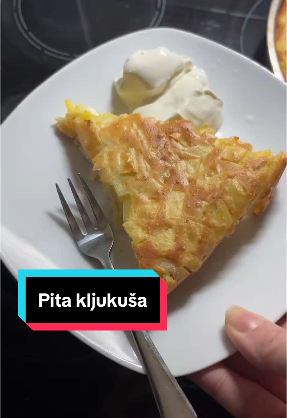 Moj muž je Srbin i danas spremao sam ova pita kljukuša. Učim srbski jezik i srbski kuhinja 🫶🏼                                                       Mein Mann ist Serbe und ich versuche mich immer wieder an Balkan-Rezepten 🫶🏼 #foryou #pita #krompir #dorukac #zatebe #frühstück #inspiration 