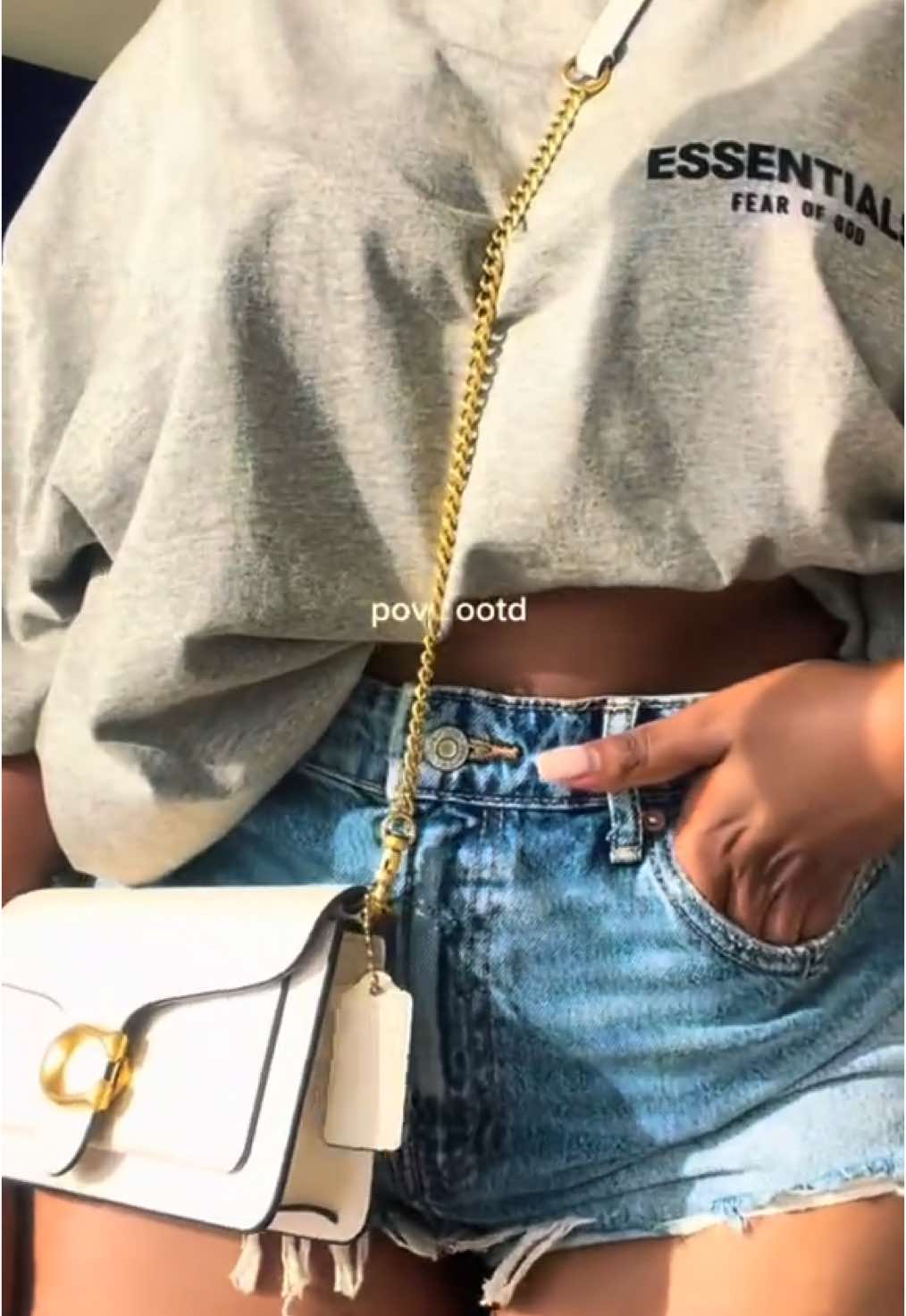 OOTD 🦍 T-Shirt : CourtOrder  Shorts : Zara  Bag: Coach #fyp #OOTD#outfitideas #zara#courtorderza #courtorder#coachbag #southafricatiktok🇿🇦 #styleinspo #SAMA28 #girlthings #fypviral #blogmuis#styletips #creatorsearchinsights 