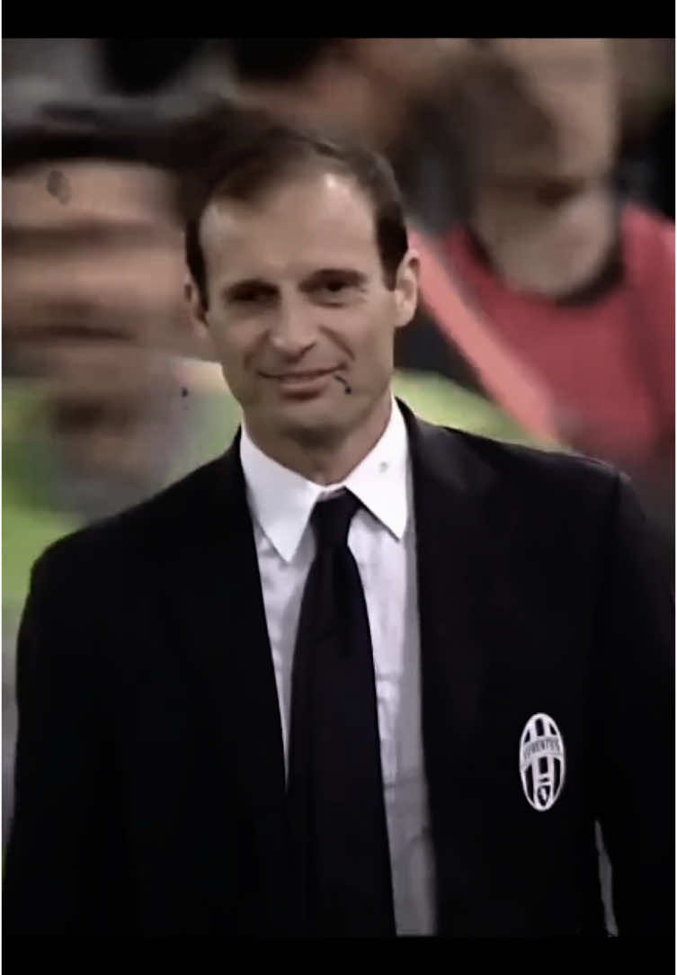 “Eravamo il nostro eterno il nostro pane quotidiano” Sempre stata dalla tua parte, dalla parte degli juventini come te.. ti amo per sempre maxone!🤍🖤 #massimilianoallegri #maxallegri #juve #juventus #thiagomotta #finoallafine #bianconeri #juventusfans⚪⚫ #serieatim #calcio #dybala #higuain #legend #tiamo #perte #neiperteeee #ita #italy #italia #allianzstadium 
