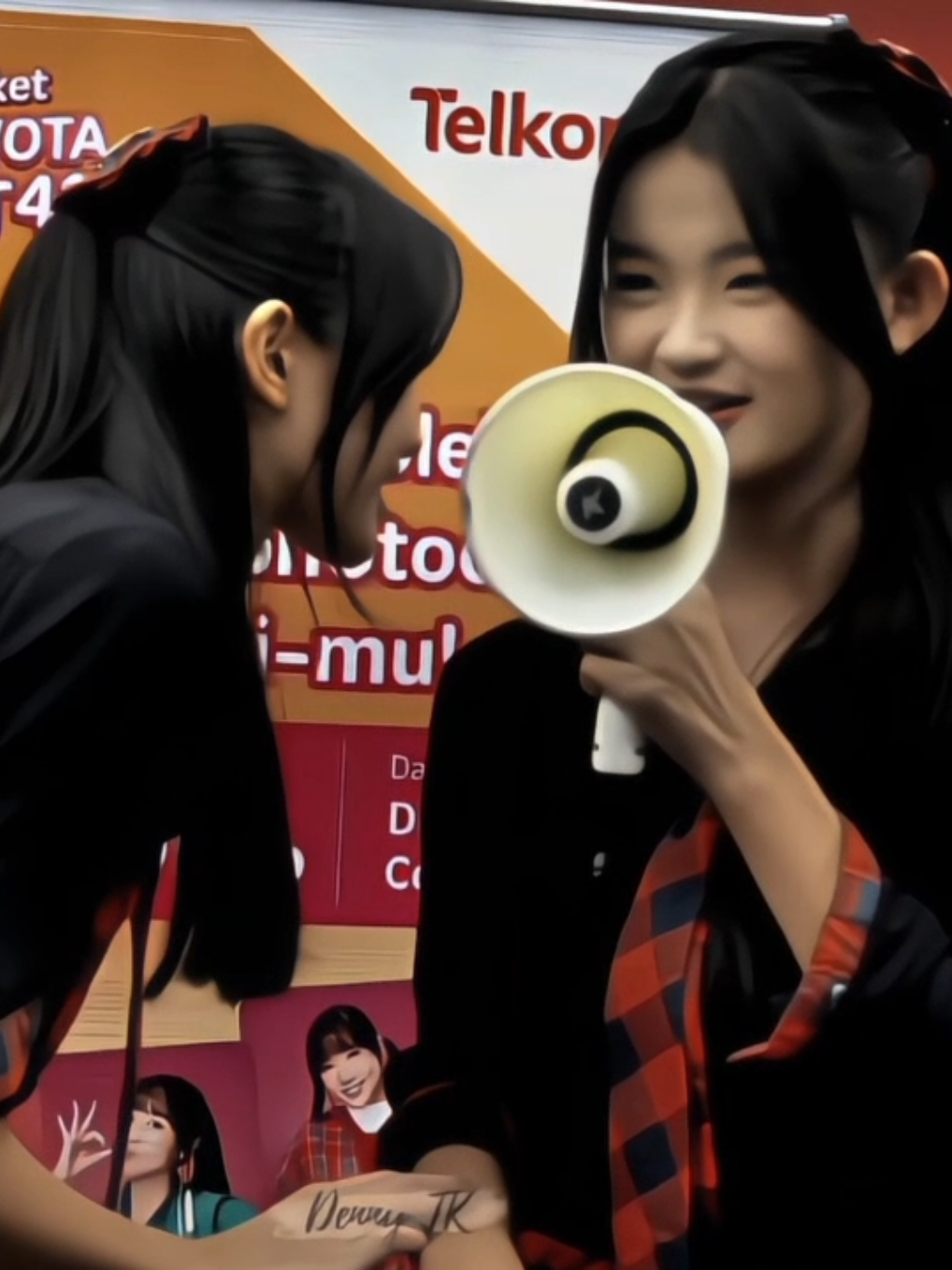 ga bisa ga bisaaaaa!!! ini terlalu gemazzz😞🫵 moment minggu sore saltingnya sampe senin malem:( btw thx bang denny tk atas video lucunya, ijin ambil videonya buat gw edit dikit biar makin lucu🙇🙇 #orinejkt48 #olinejkt48 #erinejkt48 #fyp 