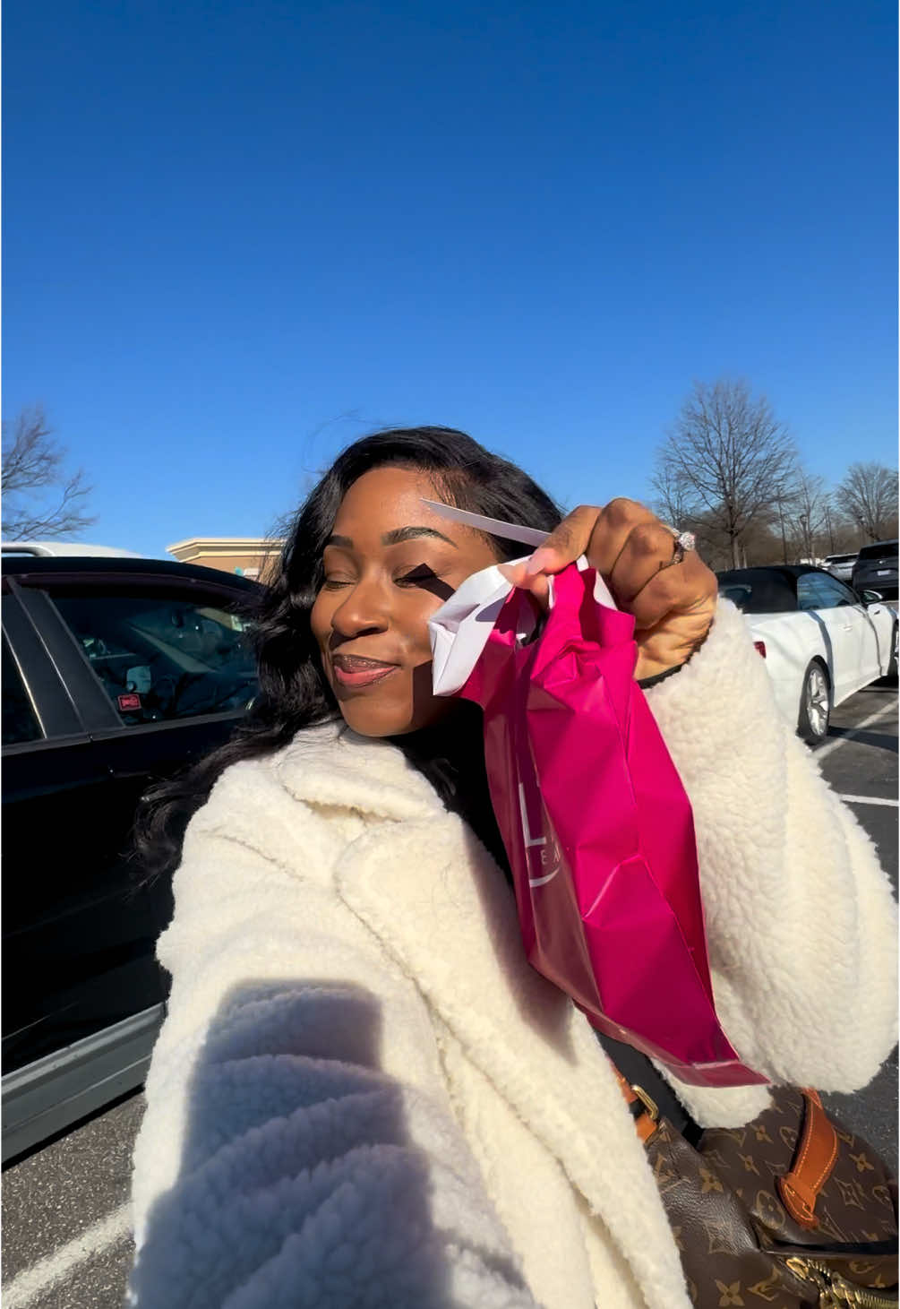 Vlog Come with me to try this Brand new perfume by XO khloe Kardashian let’s see if I smells just as good as they say! My thoughts? I like it but I don’t Love it. #vlog #comewithme #shopwithme 