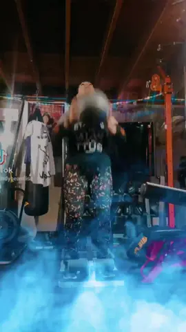 #letsgo #ilovegym #gymgirl #squats #fyp  #gym #muscles #Fitness #lift 