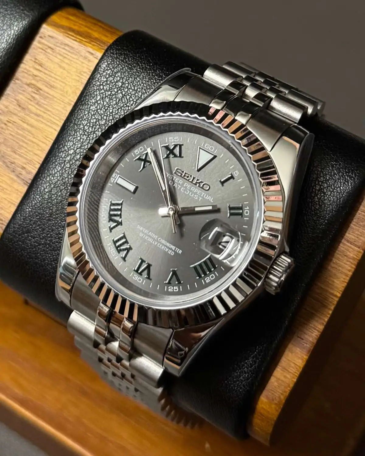 What occasion would you wear this piece 🤩 DM us if you’re interested in customizing a timepiece today ✅ #seiko #seikomod #customwatch #watch #royaloak #WatchCollection #automaticwatch #seikocollector #timepiece #seikomodder #watchgame #customseiko