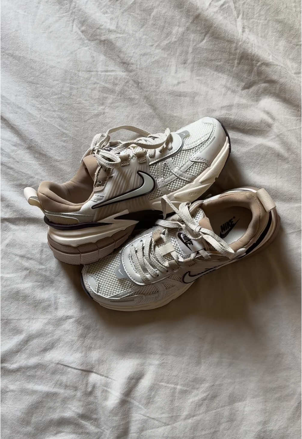 fall in LOVE🙂‍↔️🤎 #fypシ #fyp #explore #foryoupage #اكسبلور #4u #helalsa #الهبه_الجديده #nike #nikev2krun 