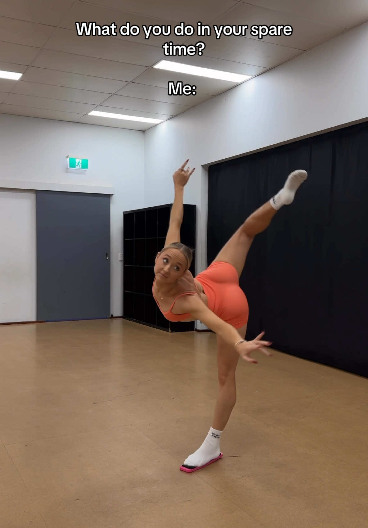 It’s true 😅 growing up we were always in the kitchen on our pirouette boards 😂🩰 Have you ever tried using one? #turnboard #rybkatwins 