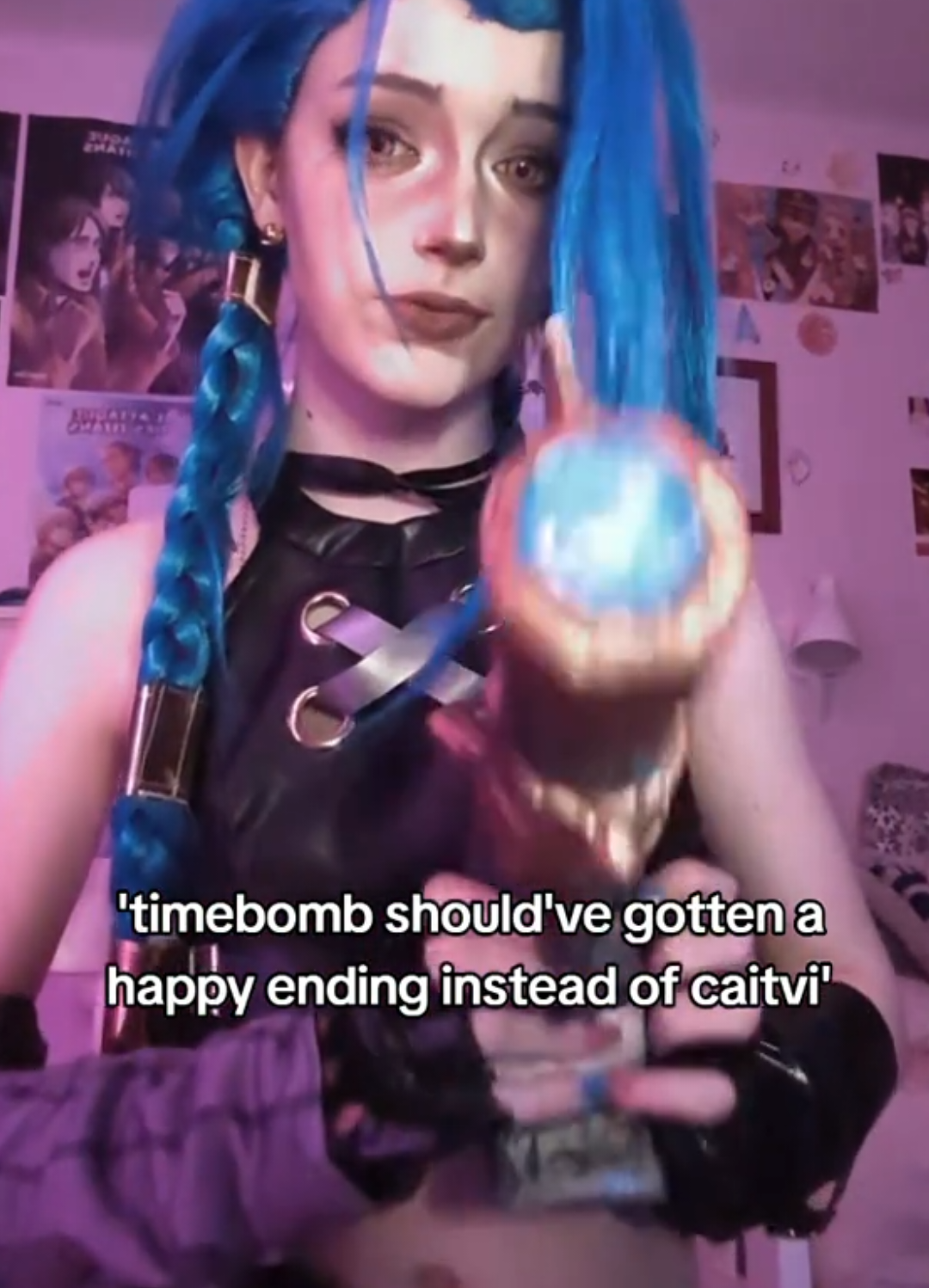 guys i fear they got a happy ending in the other universe and either way jinx was NOT about to have a relationship in the main universe😛 and caitvi had two seasons build up let's be fr (soz some people get on my nerves😞) #fyp #foryoupage #jinx #jinxcosplay #arcane #arcanecosplay #leagueoflegends #jinxarcane #cosplay #cosplayer 