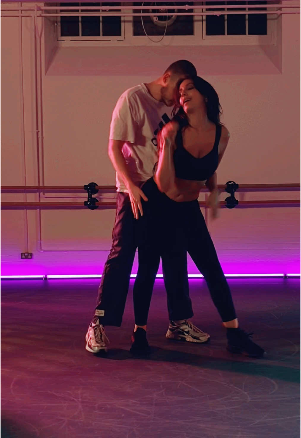 Casually got to meet and dance with @Nora Fatehi 😭 #snake #dancewithnora 