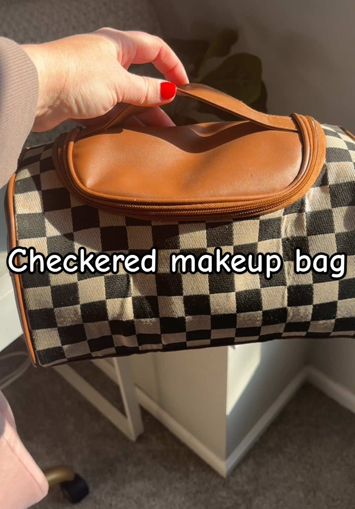 This makeup bag is under $10‼️‼️‼️ it’s such good quality and at such a good price right now! #checkered #checkerboard #makeupbag #makeup #checkeredmakeupbag #checkeredeverything #makeupbags 