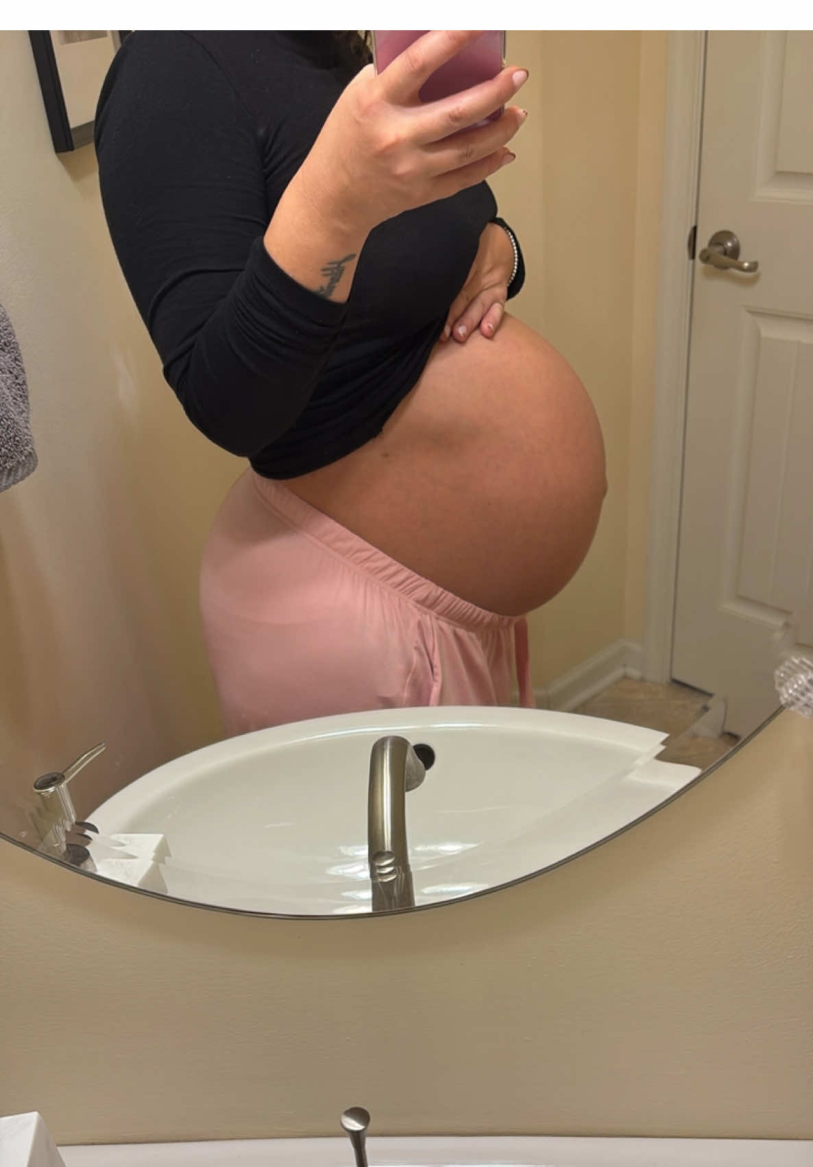 The first picture was the day before giving birth🩵 Missing my belly so much today ♥️ #pregnancy#postpartum#postpartumbody#belly  