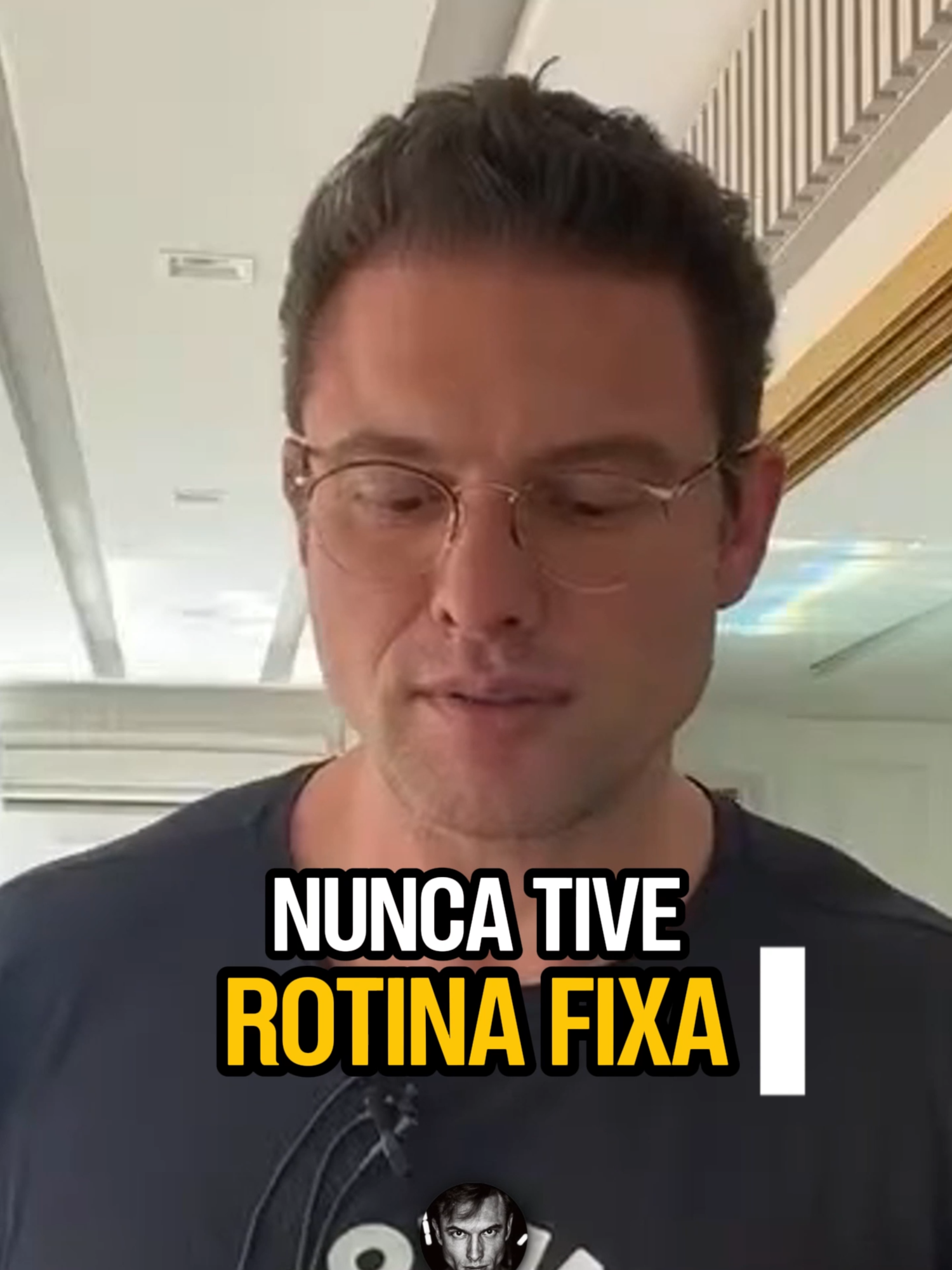 Se nunca teve uma, aqui vai o segredo: comece com o básico!   ✅ Escolha dormir e acordar no mesmo horário.   ✅ Priorize refeições regulares.   ✅ Reserve um momento do dia para se movimentar.   São hábitos simples que, com o tempo, transformam a forma como você vive e sente a vida. E quando você perceber os resultados, a motivação vem como bônus.   #rotina #motivacao #habitos #muzy
