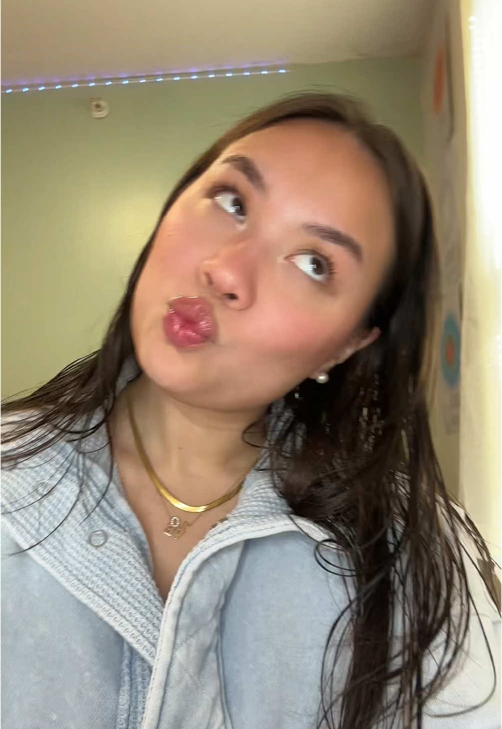 Air drying my hair 🫧 - - - - #makeup #grwm #skincare #MakeupRoutine #transition #content #contentcreators 
