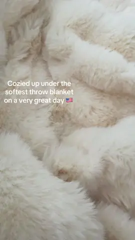Let’s go 🇺🇸 #softthrow #cozythrowblanket #cozyathome #cozyblanket #fauxfur #fauxfurthrow #luxurythrowblanket #luxurious 