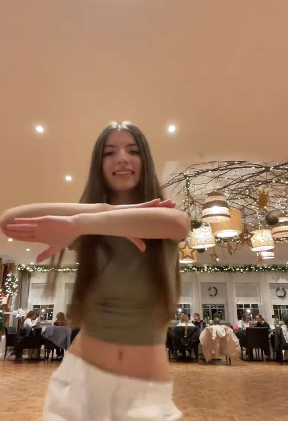 straight hair version🤗 at @Joschkos || dc: ?? #dance #dancer #dancing #dc #dlaciebie #fy #foryou #viral #fyp #viralll #parati #viralvideos #fyy #foryouu #newdance #dancechallenge #sofia #straighthair #blowthisup #infantasofia #royalfamily #royalfamilyofspain #xyzabc #sofialookalike #maluma #pourtoi #green #outfit #creatorsearchinsight #spanish #spanishsong 