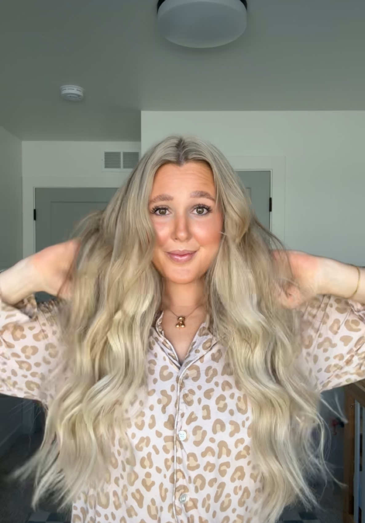 But atleast they look good!! ✨ #22inchextensions #hairextensions #curlinghairtutorial #blondehair #utahcurls #curlingiron #curlyhairroutine 