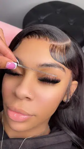 Still haven’t booked your lash appointment girl? 🥱🔥 This wispy volume set was created using my very own #GirlzRlashes lash trays in the style open eye!! #Dallaslashtech #lashtraining #lashextensions #volumelashes #hybridlashes #classiclashes #neatlashes #affordablelashextensions #blackpeoplelashextensions #dfwlashes #dfw #texas #texaslashtech #fyp 