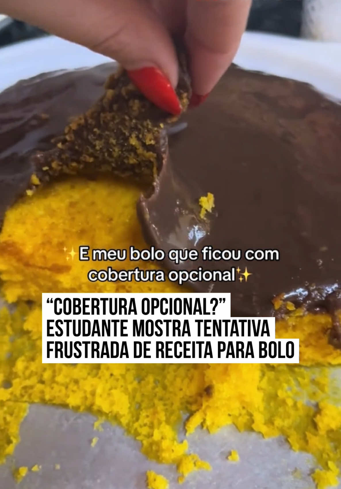 🤣🍫🥮 A #estudante de Direito Beatriz Campos resolveu compartilhar nas redes sociais sua tentativa de fazer um #bolo de cenoura com cobertura de #chocolate. Mas o que chamou atenção foi o resultado: em vez da clássica #cobertura cremosa, a jovem acabou criando uma “capa” mais sólida de chocolate, arrancando boas #risadas dos internautas. Nos comentários, o bom humor reinou: “Bolo de cenoura com COBERTA de chocolate kkkkkkk” e “Bolo de cenoura com capa de chocolate kkkkkk” foram algumas das reações.  Apesar do resultado inusitado, Beatriz levou tudo na esportiva e mostrou que nem sempre a perfeição é o ingrediente principal na #cozinha: “O puro suco do caos”, brincou a jovem.   Já passaram por algo assim na cozinha?🤣 #TikTokNotícias 📽️ @Beatrizcampos 
