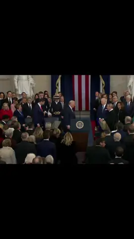 •Ngày 20/01/2025 ông Donald John Trump đã tuyên thệ chính thức nhậm chức trở thành Tổng thống thứ 47 của Hợp Chúng Quốc Hoa Kỳ🇺🇸.  •Lời tuyên thệ: 
