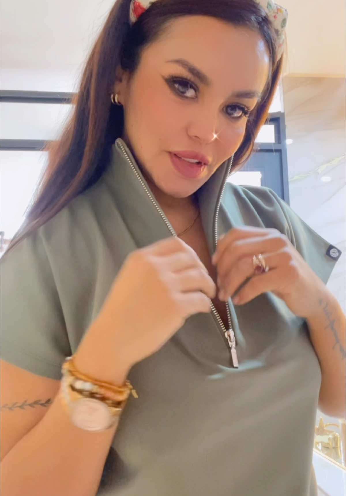 #enfermeravitamina #nurselife #nursing #estetic #estetikcapcut #confortable #elegante #salud #vertebien #sentirtebien #laenfermeraesa 🫢😜#personavitamina #enfermeravitamina #enfermeraestetica #arequipa_peru🇵🇪 #moquegua_perú #nurses #oufitinspo #oufit  Como verte bien mejora tu día 😏♥️