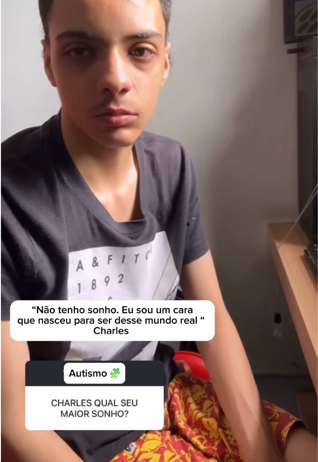 Charles nao tem sonho!! Sobre o Charles: Nosso menino que nasceu prematuro extremo, que ficou 4 meses lutando pela vida em uma UTI. Que fez cirurgia cardíaca apenas com nove dias. Não pesava nem um quilo. Ficou entubado e passou por milhões de procedimentos. Voltou depois aos oito meses de novo para a UTI. Mais uma luta pela vida. Em casa passou por muita fisioterapia. Vários tipos de terapia que ele precisava. Precisou de ajuda para aprender a rolar, sentar, andar e falar. Pois o lado do cérebro que nos faz aprender sozinhos tudo isso nele não funciona. Depois que ele teve alta minha casa parecia outro hospital. Esse menino, lutando a vida inteira dele. Para mim ele é o maior exemplo de vontade de viver e luta. Ele tem autismo e atraso cognitivo. Tem asma, faz uso de bombinha diário de manhã e à noite, pois quando dá UTI ele teve muitos problemas pulmonares. Foram 4 meses com uma água no pulmão que não melhorava. O pulmão dele sempre foi frágil. Esteve de novo em abril do ano passado na UTI . Dessa vez, pulmão, sempre ele, uma bactéria no pulmão e mais uma luta. A vida do Charles serve de exemplo para aqueles que acham que milagres não existem. Serve de motivação para que você nunca desista do seu sonhos. #bbb25 #humor #comedia #autismo #medicina #reality 