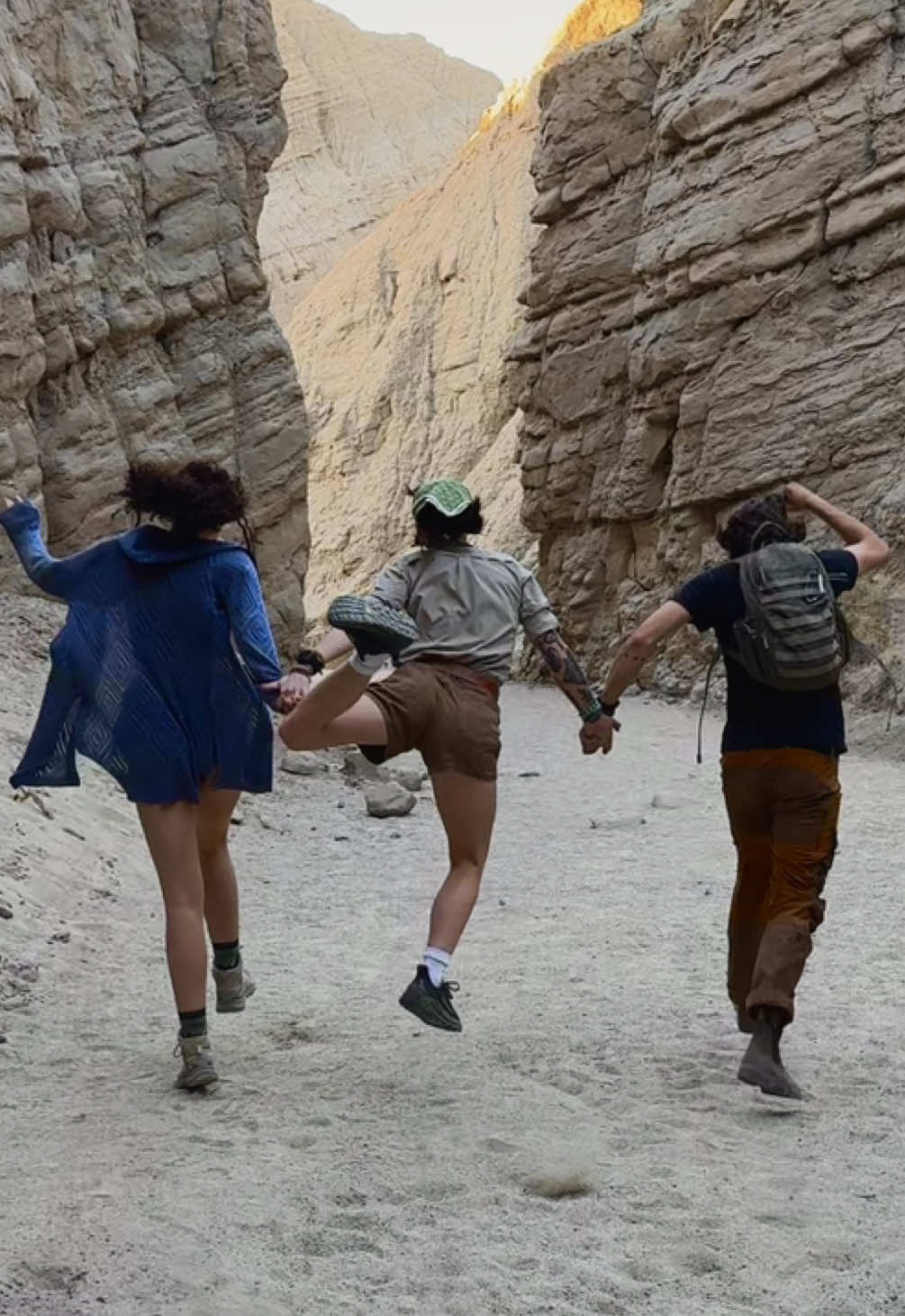 would you ever explore a slot canyon?! we found this beautiful slot canyon on our adventures and i thought it would be a great time for a little lesson with georgia & max! thanks so much you two for helping me out with this video, i love you both so much! 💕 #siltstone #geology #geologist #geologyrocks #desert #nature #natureeducation #nature #nationalparks #funfact #DidYouKnow #funny #socal #desertecology #ecology #biology #fyp #reels #explore 