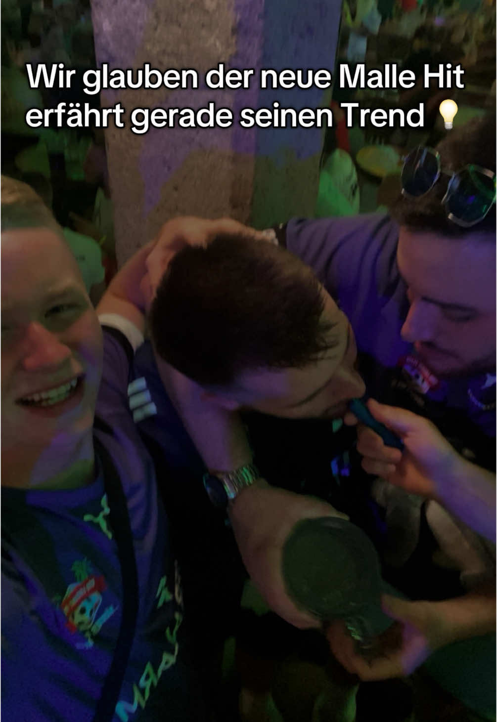 Der neue Malle Hit?! 🚀🫗🔓 #wackelkontakt #möbelstück #malle #ballermann #bierkönig #megapark #lampeausden70ern #glp #goolaguneplein #bierkönigopening #megaparkopening #karneval @OIMARA_der.Barde.vom.Tegernsee 