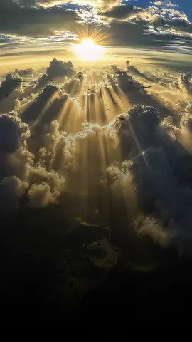 inti Qs Al Ikhlas  ⭐ Allah SWT adalah satu-satunya Tuhan, tidak ada yang setara dengan-Nya ⭐ Allah SWT tidak memiliki anak ⭐ Allah SWT tidak memerlukan yang lain, sedangkan semua makhluk bergantung kepada-Nya ⭐ Allah SWT Maha Pencipta, Mahakuasa, dan Mahakaya 🌙🌙🌙🌙🌙🌙🌙🌙🌙🌙🌙🌙 Qs Al Ikhlas mengandung ketiga macam Tauhid,yaitu ; 1 , Tauhid Uluhiyah, meyakini bahwa tidak ada Tuhan selain Allah 2 , Tauhid Rububiyah bahwa tidak ada yang menciptakan, mengurus dan mengatur alam semesta ini selain Allah SWT. 3 , Tauhid Ubudiyah bahwa tidak ada yang berhak mendapatkan pengabdian selain Allah SWT. sedangkan tauhid adalah  keyakinan bahwa Allah SWT adalah satu-satunya Tuhan, tidak ada yang lain. Kata tauhid berasal dari bahasa Arab, yaitu wahhada-yuwahhidu-tauhiidan yang berarti mengesakan.  #تلاوةالقران  #taubatyukk  #murattal  #tilawatilquran 