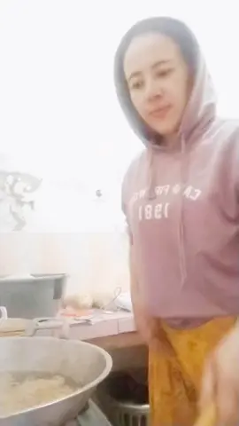 #fyp#bikingorengan Sarapan yuu Mak bikin bala - bala ni  bossquu sana teteh manis mantap😋