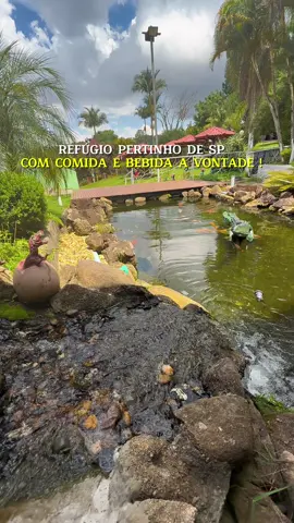 REFÚGIO COM COMIDA E BEBIDA À VONTADE EM SP! Fomos perambular no Recanto Mac que fica em Suzano e tem o maior número de atividades que já vimos!  Pra você ter noção são mais de 10 atividades, como 👇🏻 🥘 Buffer gigantesco  🥩 Churrascada  🥤 Bebida liberada  🍕 Mini pizzas e pastéis  🏊‍♂️ Piscinas climatizadas  😍 Redario  🍦 Sobremesas  🐂 Touro mecânico 🛥️ Bote 3D  E muitas outras atividades 🔥🔥 Valores 💲 Adulto - 💲105 más se comprar com reserva antecipada sai por apenas 💲95 👦🏻 Crianças - 4 a 11 anos 💲67 com sem reserva e com reserva sai 💲62  Horários ⏰ Sexta, sábados, domingos e segundas - À partir das 10:30h  🚗 Estacionamento - 💲15 🎤 Música ao vivo aos finais de semana  CURTIU? Já marca alguém pra ir nesse refúgio com você 🔥🔥 🥘 Recanto Mac  📍Via Tokuda, 326 - Bairro meu sossego - Suzano / São Paulo  📲 (11) 94792-0366