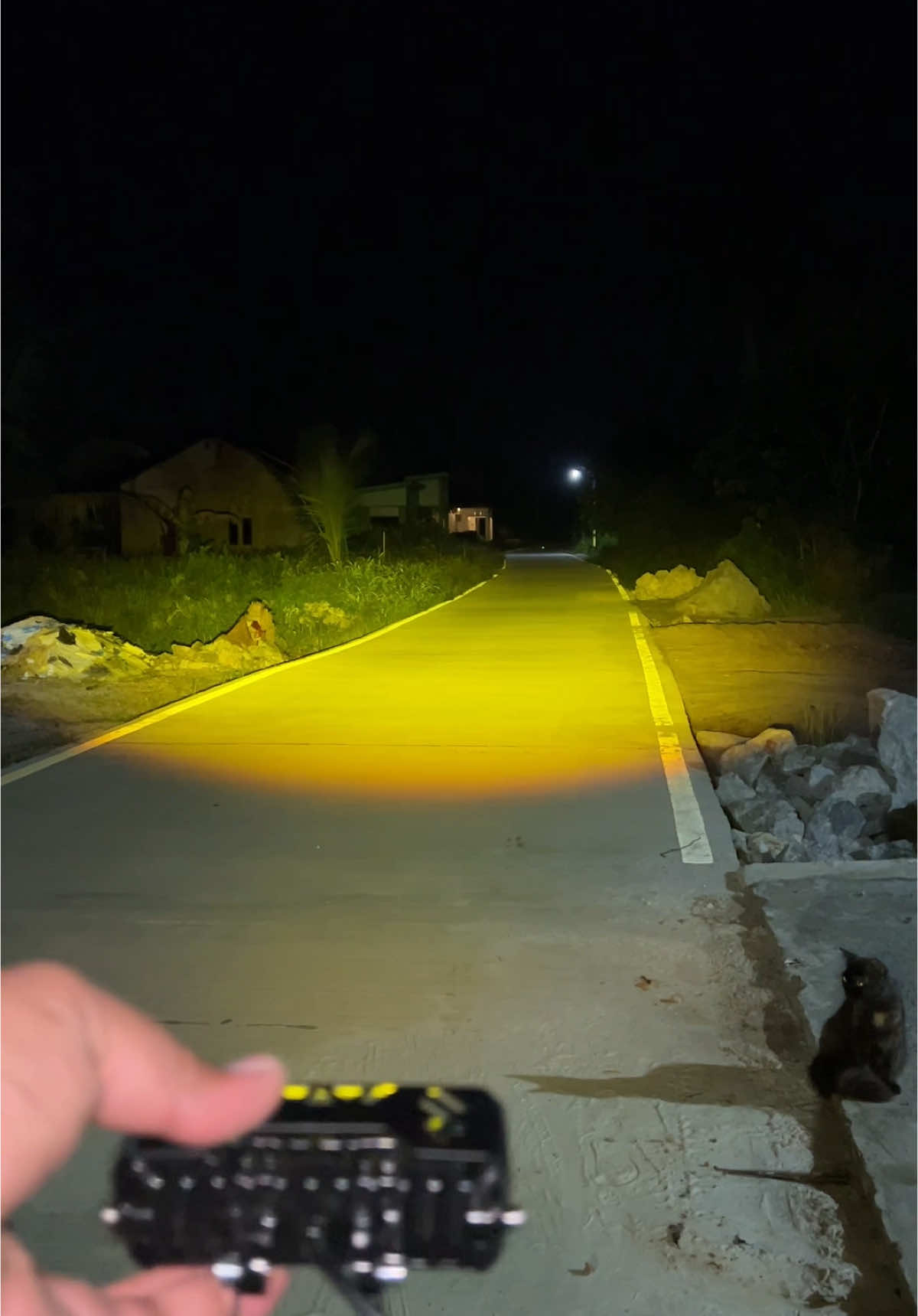 Rekomendasi lampu tembak lampu sorot sql 3 mata 2 warna #lamputembak #lampumobil #lampusorot #lampusorotmobil 