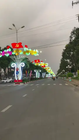 em đứng trên cầu ngắm cảnh..!#xuhuong #abcxyz #vairal #fyp #baclieu #chill #quehuong #canhdep 