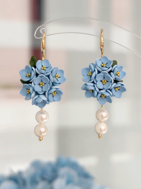 Bringing a little garden magic to your ears with these sweet hydrangeas! 🌸🩵 #polymerclaycharms#polymerclaytexturerollers#polymerclayartist #polymerclaytutorial#clay #clayartist#polymerclaycutters#polymerclayjewelry