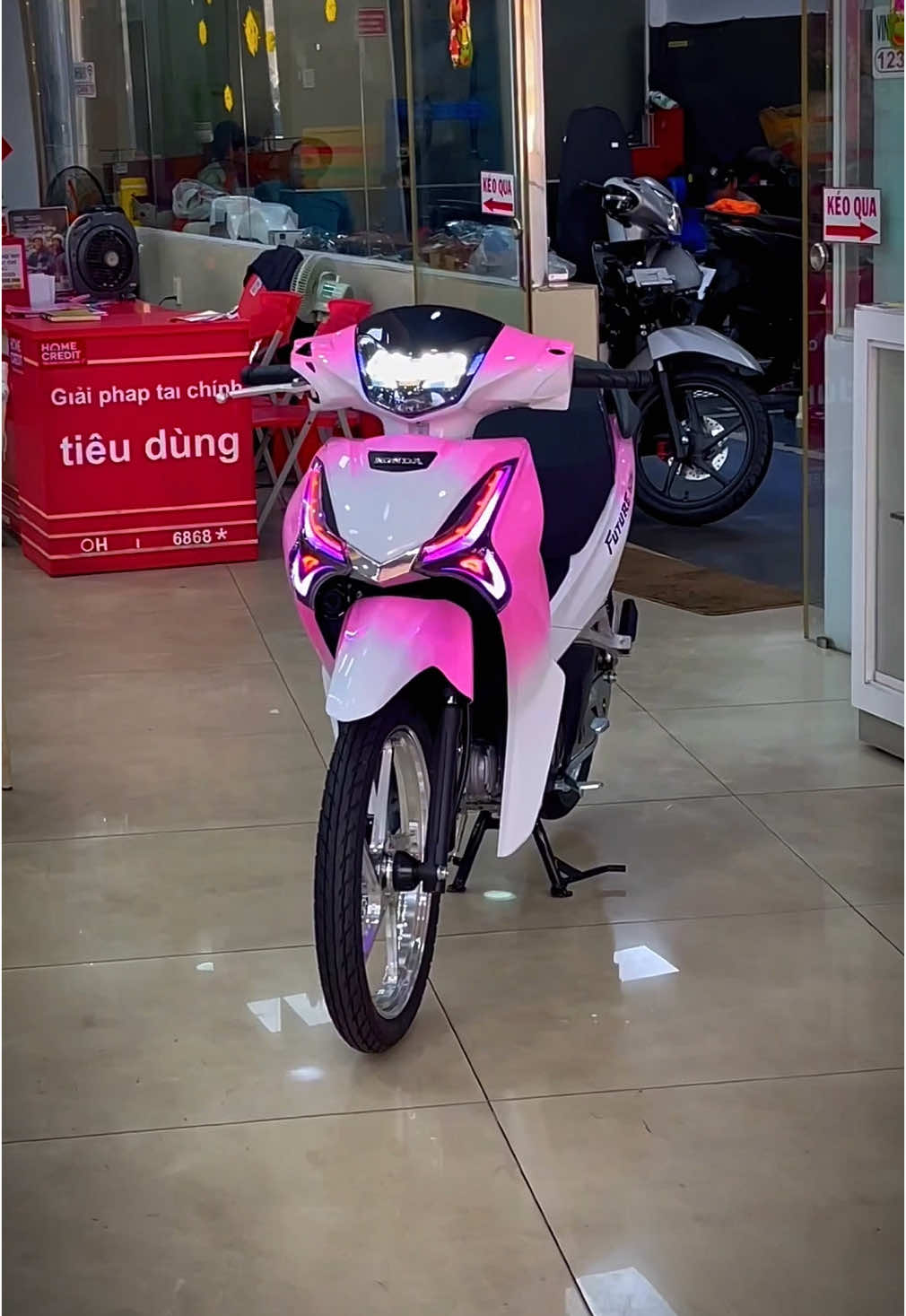 Future 2024 trắng loang hồng. Màu sơn mạnh mẽ cuốn hút đầy nam tính 😅 Chỉ với 5🍠sở hữu e xe này 👍 #tuanvinhhoa #xemaysoctrang #honda #future #xedep #hondavietnam #future2024 #trendxuhuong #xedovietnam 