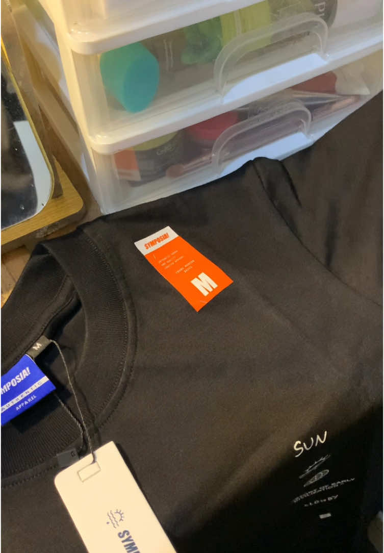 Kalau lagi cari kaos yg nyaman dibuat daily dan bahannya tebal tapi tetap nyaman, harus banget coba dari @SYMPOSIA! OFFICIAL SHOP  #tshirt#outfit#OOTD#daily  