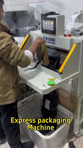 Hi,do you like this packaging machine?#express #courier #package #machine #packing #share #packaging 