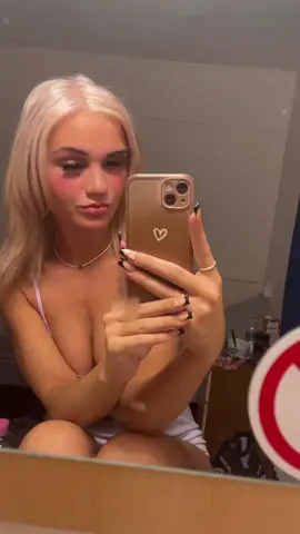 darling can i get a taste🫣#fypviralシ #blonde #blueeyes #tanned 