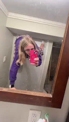 Don’t mind the dirty ahh mirror #fypシ゚viral #fypage #xybca #elise090309 #blonde #⚠️fakebodytiktok⚠️ 