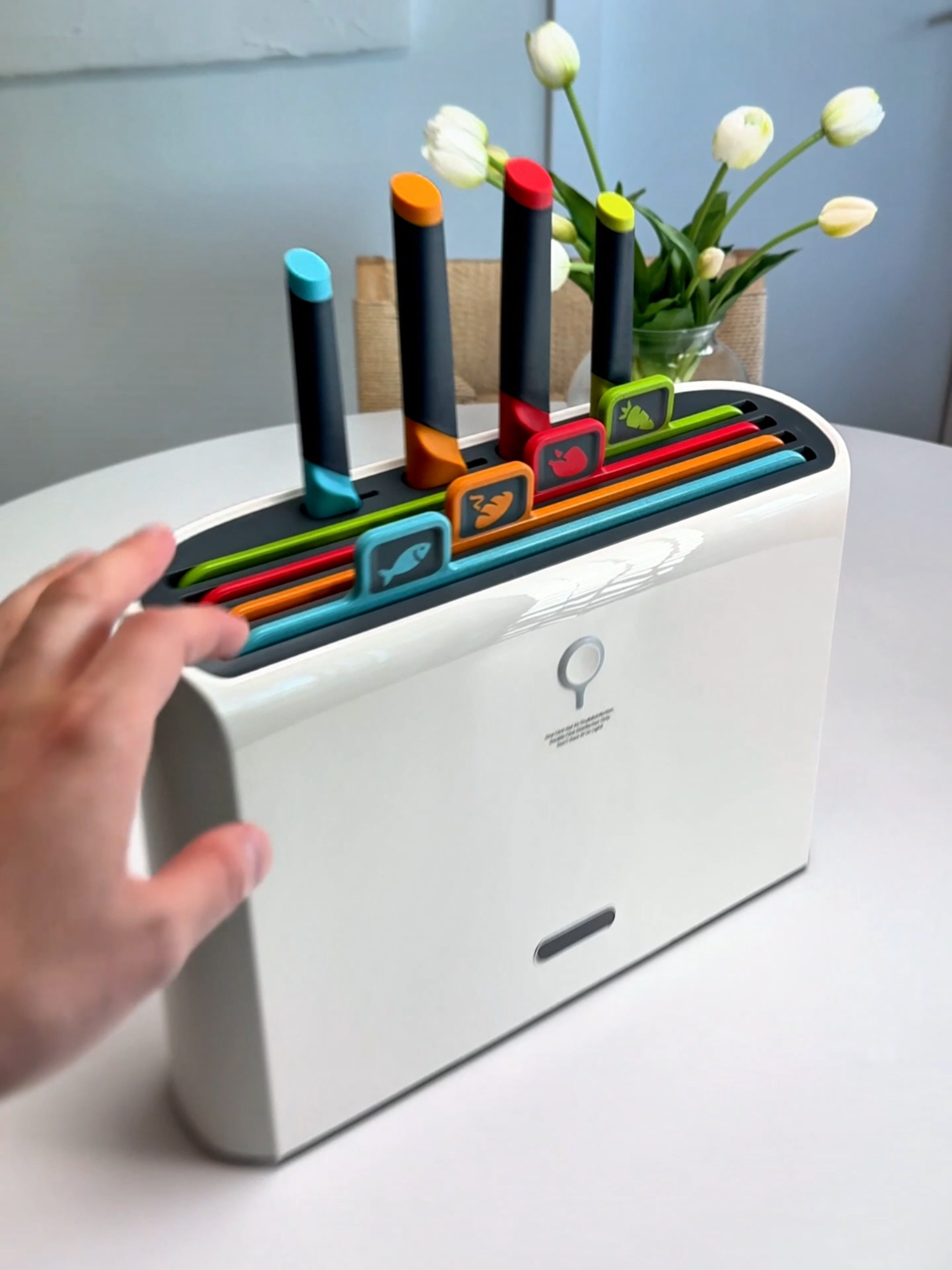 Comment 'Link' and check your DM! 📩 Follow for more @infiniteaislestore Cutting Board with Disinfecting Function 🔪 Upgrade your kitchen with advanced hygiene! 🔪 ✅ Built-in disinfecting function for a clean and safe experience ✅ Includes a knife holder for organized storage ✅ Durable and stylish design for daily use ✅ Perfect for home chefs and busy kitchens Make meal prep smarter and safer! 🍳 #KitchenInnovation #HygienicCooking #CuttingBoard #SmartKitchen 