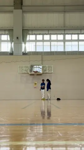 フライングもどき😇 #バレーボール #フライングレシーブ#バレー #レシーブ#フライング#ハイキュー  #フライング苦手 @だいすけ🦔🏐  @JUN🐶⚒🏐🥎  @たつ🐉👶🏻🏐  @ゆうにゃん🦅🐾【volleyball】 