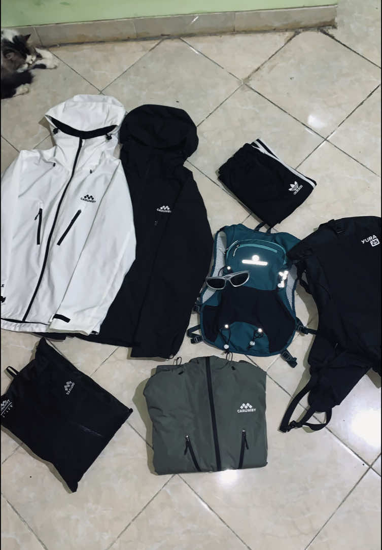 You and me #Hiking #carumby #carumbyadventure #carumbydrizzle #carumbyjacket #fy #fyp #fypage #jj #gopcore #gopcoreoutfit #fyppppppppppppppppppppppp #pendakiindonesia #fypageシ #pendakigunung #gorengan #potolive 