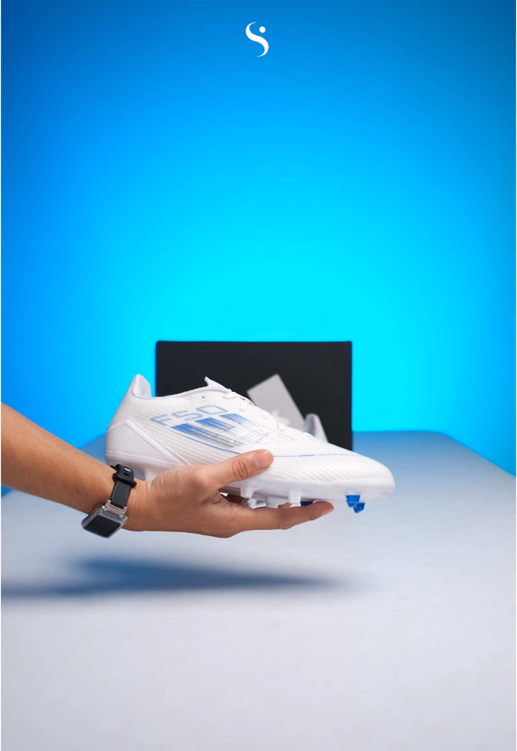 Adidas F50 ini bisa jadi obat ganteng lo dilpangan sob!🤍😎 Buruan amanin size lo sekarang! 🙌🏻 Rekomendasi posisi : winger,gelandang  Tipe sepatu : wide Berat sepatu (size 41) : 220 gram ☎️ Klik link di bio untuk info produk, link marketplace dan no admin WA  🎒 Free tas sepatu khusus order via offline store & admin WA 📌 Store : Sporti ID, Yogyakarta⁣⁣⁣⁣⁣⁣⁣⁣⁣⁣⁣⁣⁣⁣⁣ #sepatuoriginal #sepatubolaoriginal #adidas #sepatuadidas #adidasF50 #cinematic #transisi  #belidisportiidaja #orderdisportiidaja #sportiidkiblatsportsangjuaara #Sportiid 