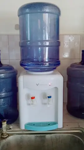 WATER DISPENSER For hot and cold/warm water Budget friendly at sobrang tibay hanggang ito ang gamit namin isang taon😍🥰 #fyp #fypage #waterdispenser  #water #dispenser #hotandcold #golden 