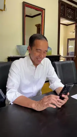 Baru saja nonton video lucu @rakyat_umum @rakyat_umum2 yang membuat hari ini lebih ceria.