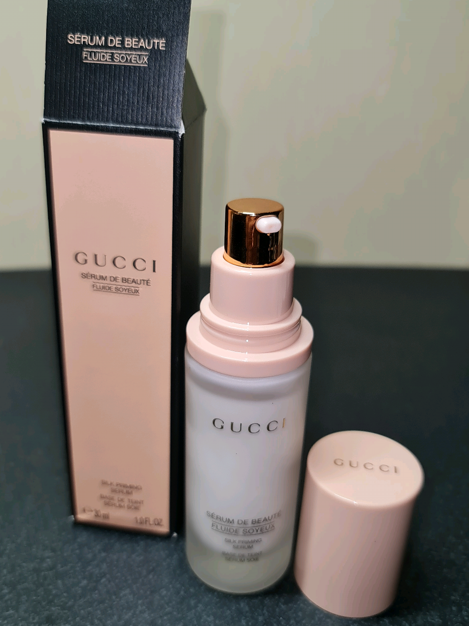 GUCCI Serum De Beaute Fluide Soyeux Сыворотка-база,праймер под макияж. Праймер можно использовать самостоятельно или в сочетании с тональным средством. Универсальная нелипкая формула подходит для всех типов кожи. #gucci #guccibeauty #serum #fluide   #base #priming #makeupbase #makeup #beauty #гуччи #база #праймер #макияж #косметика 